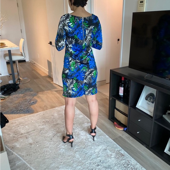Hawaiian print long sleeve dress - Picture 2 of 3
